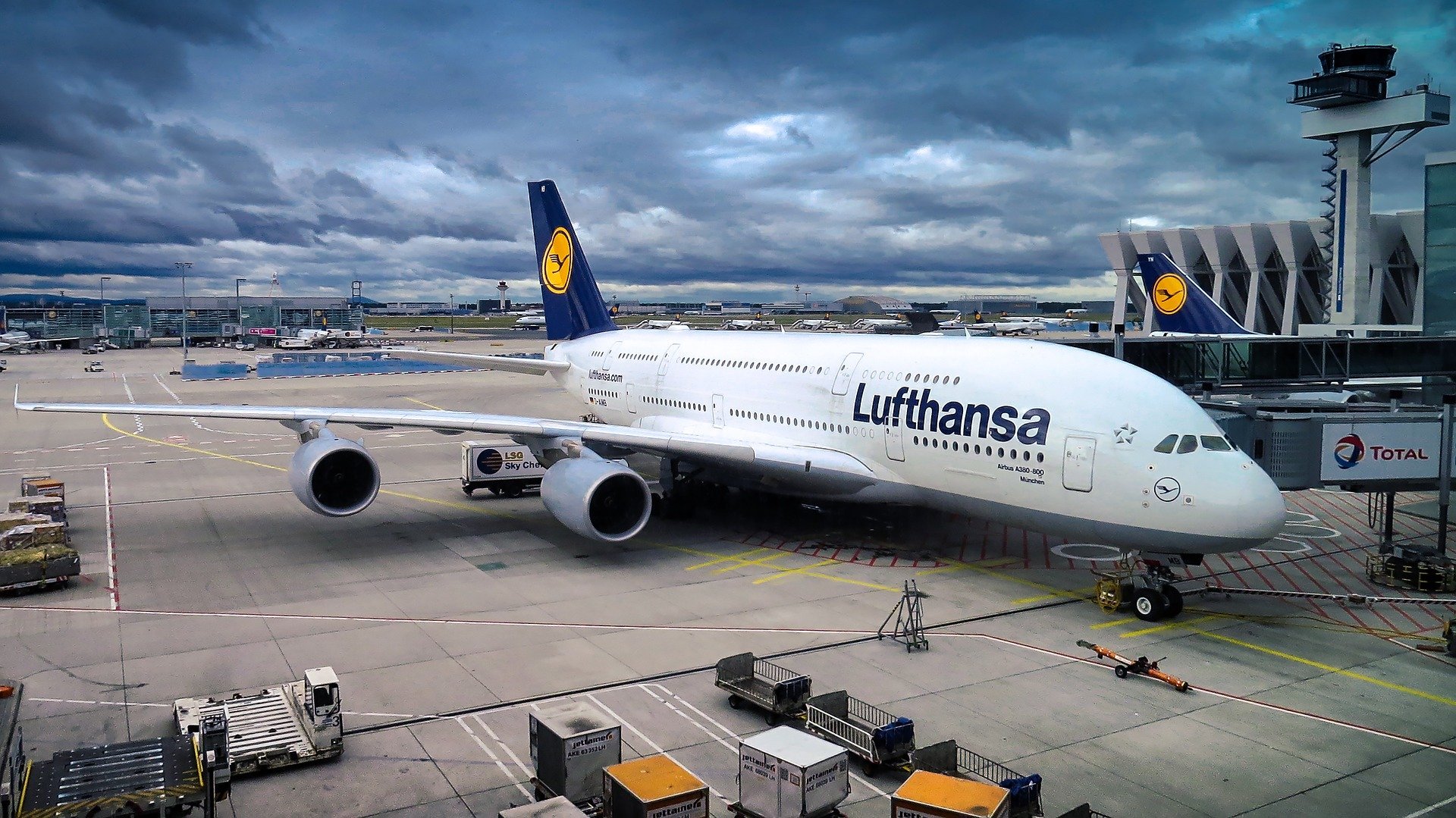 Antipoison masse Byttehandel How strict are Lufthansa with hand luggage 2023? - The Getaway Lounge